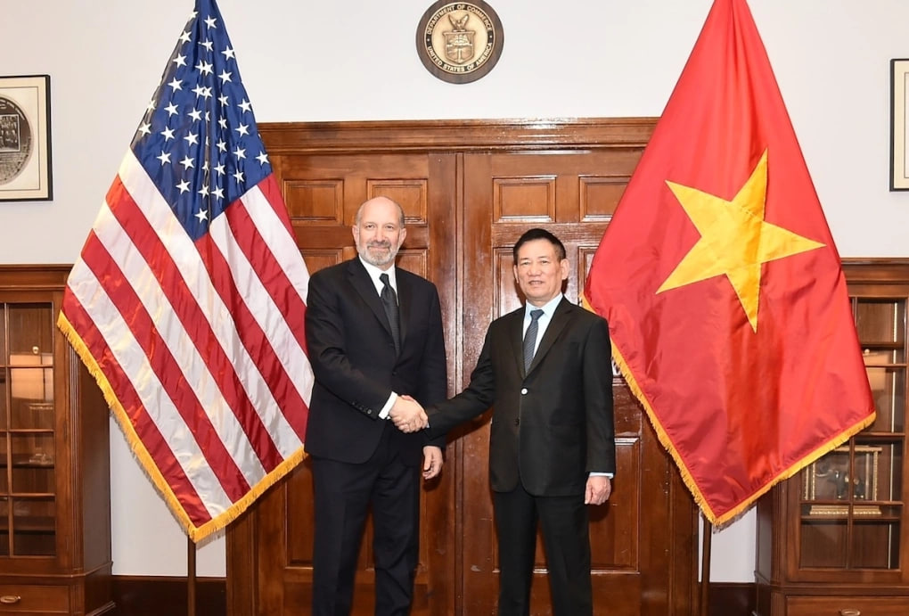 Phó thủ tướng Hồ Đức Phớc gặp Bộ trưởng Tài chính Mỹ Scott Bessent tại Washington