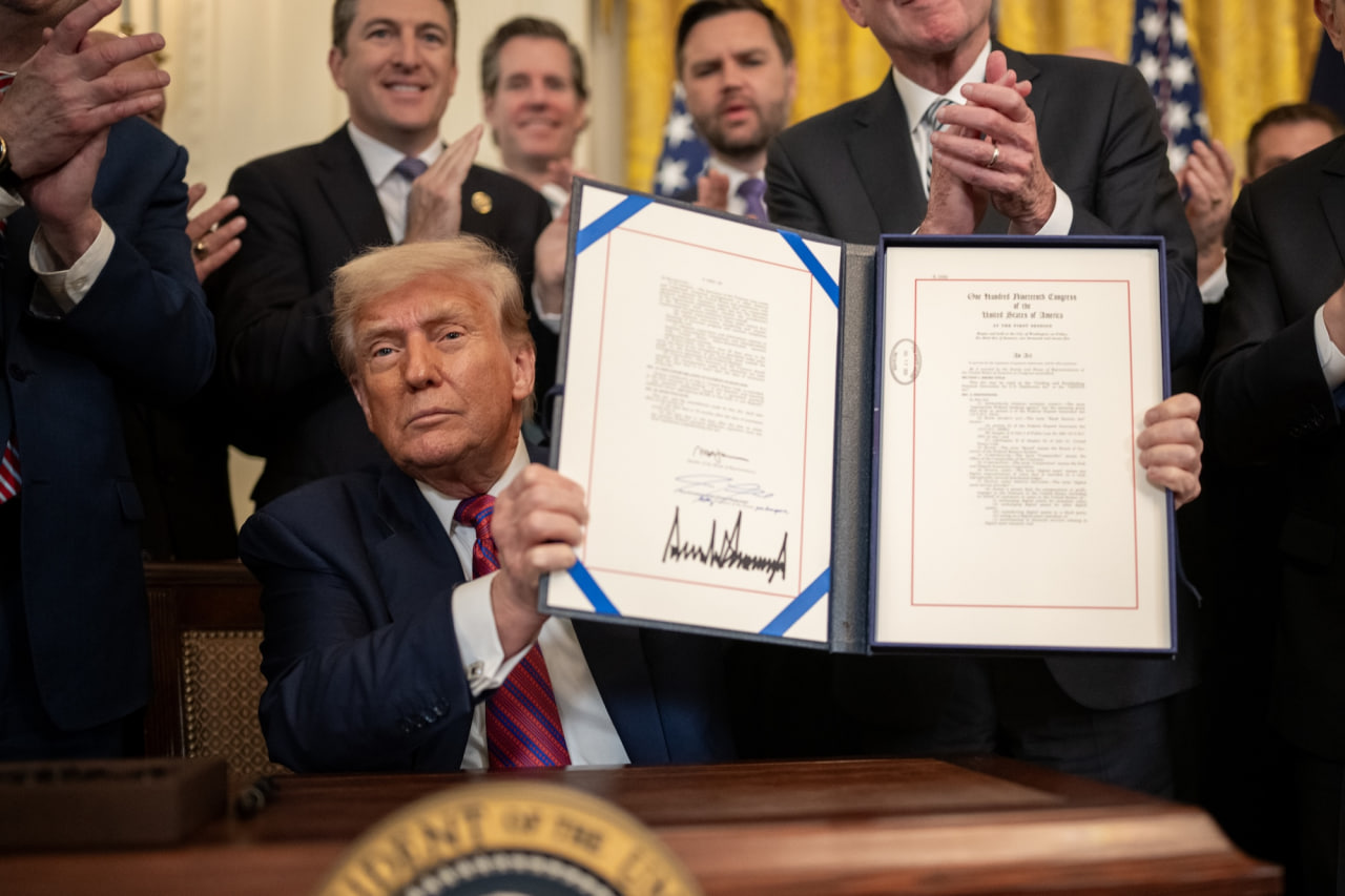 Tổng thống Hoa Kỳ Trump ký dự luật đồng tiền ổn định GENIUS.