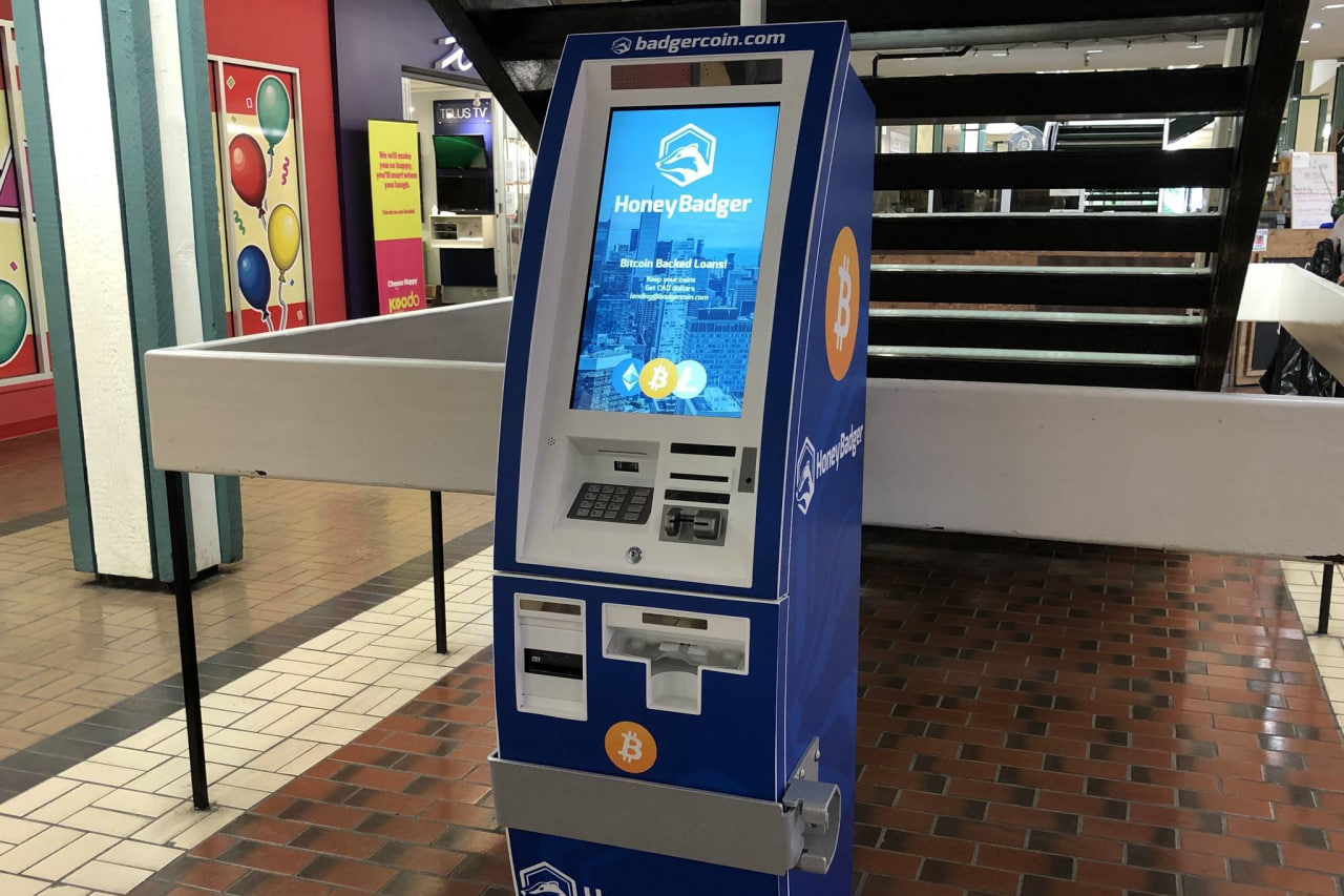 Số lượng m&aacute;y ATM tiền điện tử gần đạt mức kỷ lục