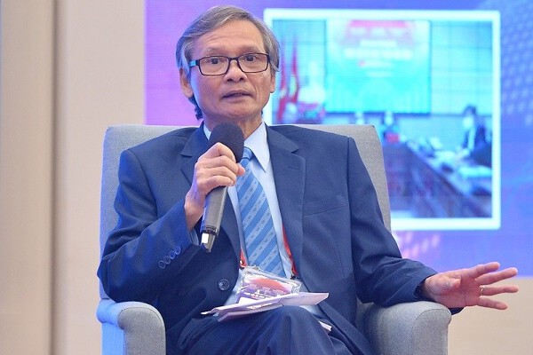Ông từng tham gia vào các chính sách tài chính quốc gia