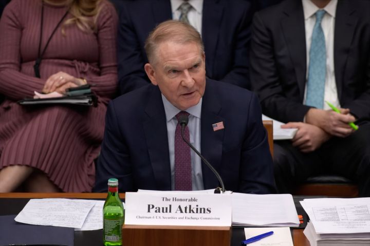 Chủ tịch SEC Paul Atkins bị chất vấn về các vụ kiện crypto