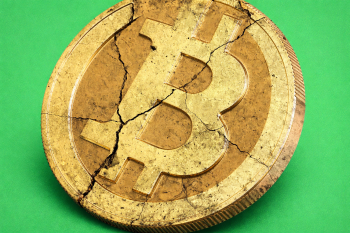 Bitcoin “xóa sạch” đà tăng cuối tuần: Căng thẳng Mỹ – Iran kéo giá rơi dưới 74.000 USD